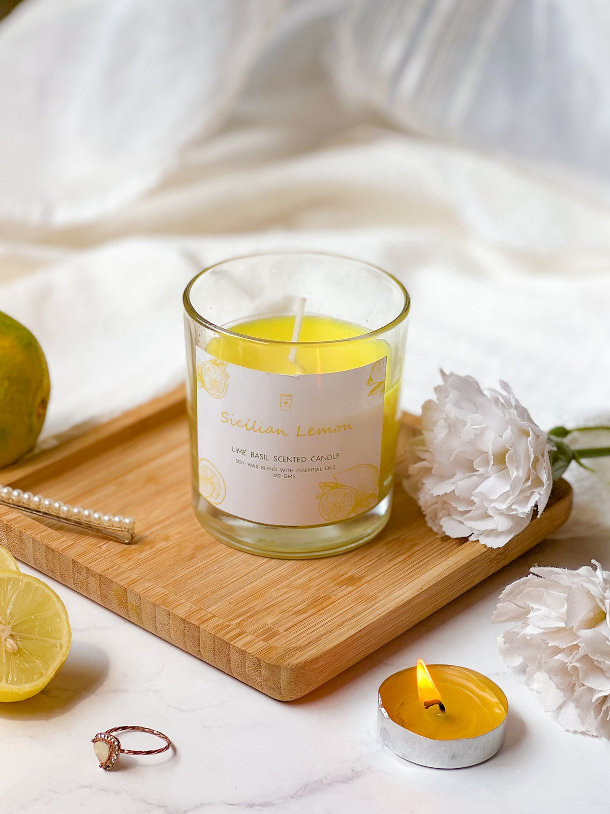 Lemon scented outlet candle